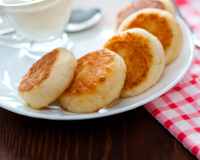 Pão de queijo de frigideira pronto em 5 minutos: uma receita rápida, prática e deliciosa para o café da manhã