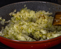 Um truque simples para refogar cebolas e evitar odores desagradáveis ​​em sua casa