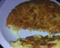 Omelete com salsicha e cebola