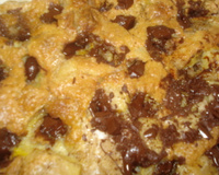 Torta de banana com pedaços de chocolate