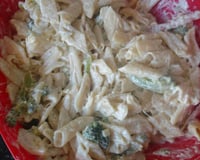 Macarrão ao molho branco e brócolis