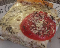 Torta de pão de forma com queijo e presunto