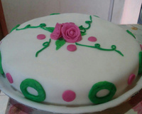 Bolo de morango com leite condensado consistente