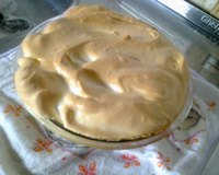 Chico balanceado com banana