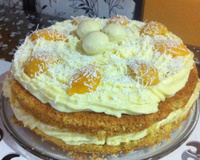 Naked cake de chocolate com brigadeiro branco e frutas vermelhas