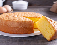 Nem forno, nem batedeira: o bolo de 3 ingredientes que fica pronto em minutos
