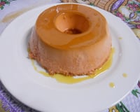 Pudim de leite condensado com creme de leite e calda de açúcar