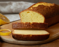 Esse bolo de limão inclusivo não precisa de glúten, leite ou ovos para ficar fofinho e ser uma delícia!