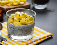 Pudim gelado de frutas com água de coco: doce fácil, fresco e pronto rapidinho
