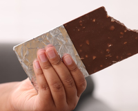 Sua barra favorita pode mudar de nome: governo sanciona lei que define o que é chocolate de verdade no Brasil