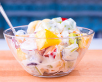 Salada de frutas cremosa: prática e deliciosa