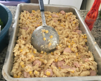 Macarrão com linguiça ao molho de requeijão