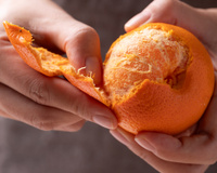 Poucas pessoas sabem: o que são os "fios" da tangerina e por que eles são mais benéficos do que a própria fruta?