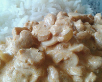 Estrogonofe vegetariano: você vai se surpreender com o sabor dessa receita sem carne que fica pronta em 15 minutos! 