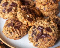 Biscoitos de aveia sem batedeira: receita fácil, deliciosa e rica em fibras perfeita para o cafezinho da tarde!