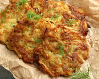 Petisco crocante de cebola e parmesão pronto em 15 minutos e sem fritura: a receita perfeita para servir como aperitivo ou entrada