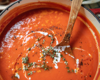 Nem molho branco, nem molho de tomate: agora só faço minhas receitas com molho romesco, combina com tudo