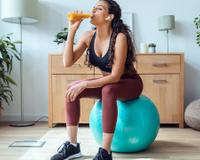 Adeus inchaço no verão: 3 sucos deliciosos e hidratantes para diminuir a retenção de líquido no calor