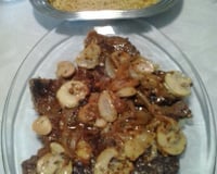 Bife ao molho de maionese com manjericão