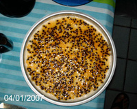 Bolo de chocolate com mousse de maracujá