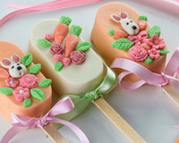 Cake pop de bolo de cenoura