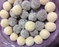 Beijinho de leite ninho e de chocolate