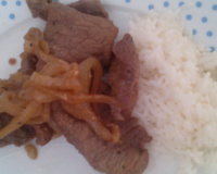 Bife acebolado agridoce