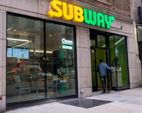 Lanche grátis para sempre: rede de fast-food promete sanduíches gratuitos, mas pede algo valioso em troca. Teria coragem?