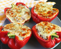 Pimentões recheados ao forno: receita rápida e prática é o jeito mais gostoso de preparar o vegetal