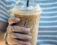 Não abre mão do café nem no calor? Aprenda a fazer um café gelado cremoso e refrescante em casa