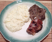 Filé mignon e bacon grelhados com com arroz a piamontese