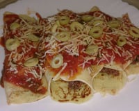 Panqueca de carne com molho de tomate