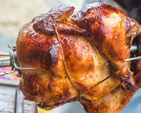 Chef com estrela Michelin: frango assado não fica bom apenas com alecrim, adicione também esta erva aromática
