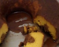 Bolo de cenoura mesclado com chocolate de liquidificador