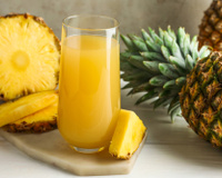3 sucos com abacaxi que desincham e facilitam a digestão