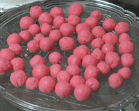 Docinho de leite ninho à calda de cereja