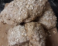 Pão integral com farinha integral, linhaça e aveia