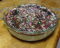 Doce gelado de coco com chocolate