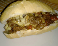 Frango xadrez no pão francês