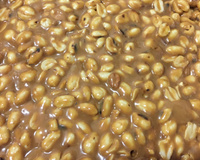 Pé de moleque de leite condensado