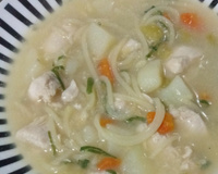 Sopa rápida de legumes com macarrão e frango