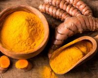 Você compra cúrcuma ou açafrão para temperar suas receitas? Descubra a diferença entre as duas especiarias