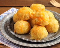 Bolinho de batata com queijo e bacon: confira a receita