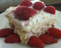 Pavê de leite ninho e morango