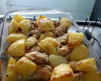 Coxa de frango assada com batatas