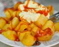 Minhas batatas fritas estavam ficando boas na air fryer até eu tentar o truque da água, agora elas não têm rival