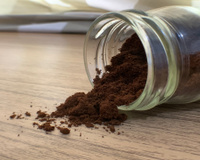 Misturar café usado com bicarbonato de sódio: um remédio caseiro que está ganhando popularidade