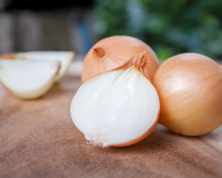 Por que não devemos guardar a cebola na geladeira