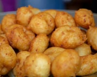 Bolinho de mandioca crocante: esse é o segredo para ficar sequinho e sem rachar durante a fritura