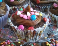 Cupcake de chocolate festeiro (super fácil)